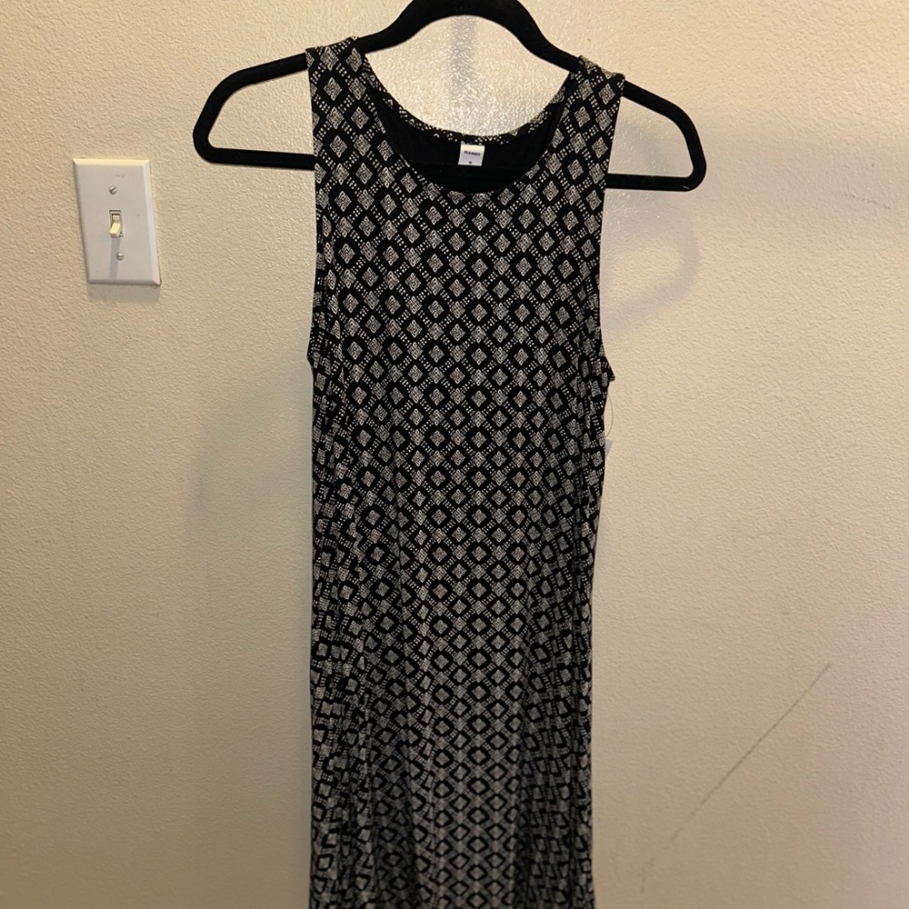 Black and White Patterned Sleeveless Dress